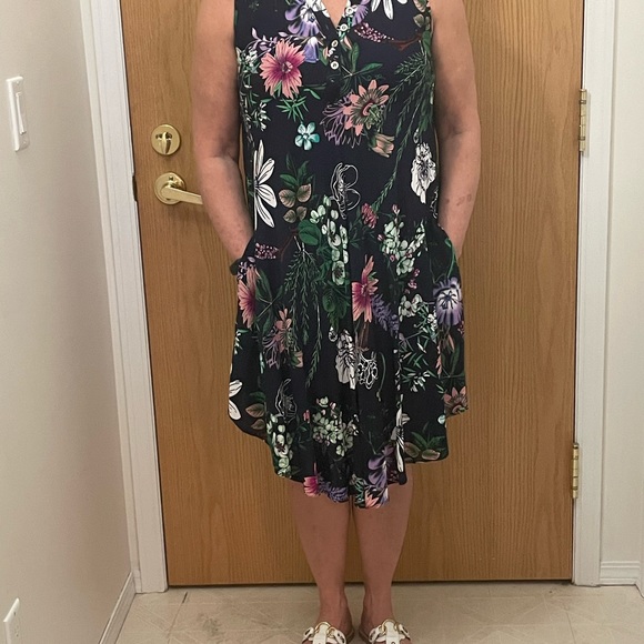Papillon navy floral dress. US M - Picture 2 of 4